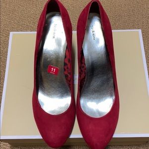 Great condition sexy red heels.